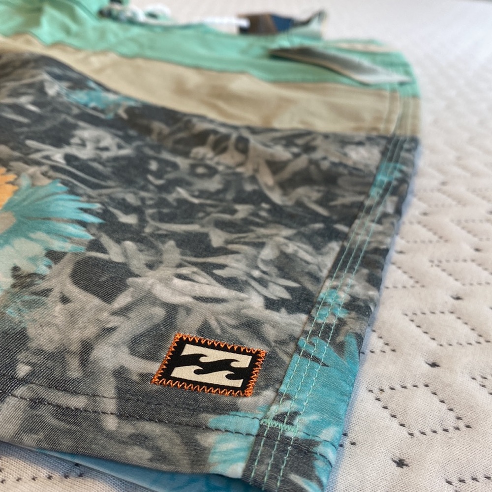 Billabong mens swim shorts Size 34 Floral Brand new with tags - Picture 9 of 10
